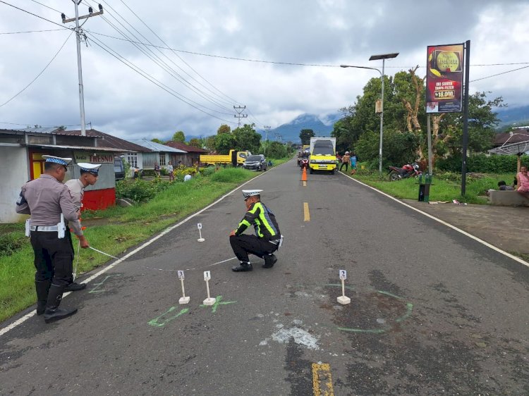 Unit Gakkum Sat. Lantas Polres Manggarai lakukan Olah TKP Kecelakaan Lalu Lintas di Jalan Komodo, Manggarai