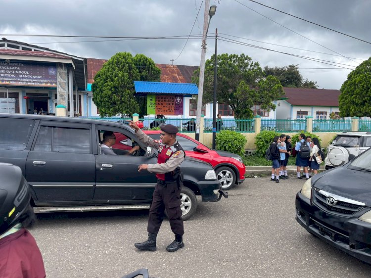 Anggota Samapta Polres Manggarai Gelar Patroli Dalam Kota dan Pengaturan Lalu Lintas