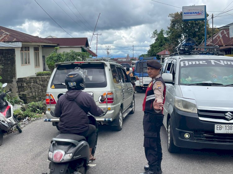 Anggota Samapta Polres Manggarai Gelar Patroli Dalam Kota dan Pengaturan Lalu Lintas