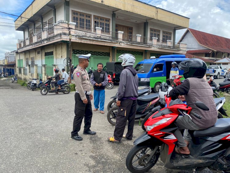 Sat Lantas Laksanakan Giat Patroli KRYD, Pamturlalin, Dan Himbauan Kamseltibcar Lantas Di Seputaran Kota Ruteng