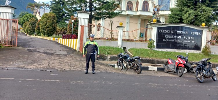 Polres Manggarai Pastikan Ibadah Minggu Aman, Gelar Pengamanan di Gereja-Gereja Kota Ruteng