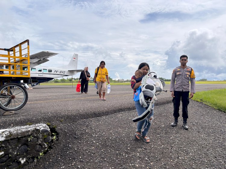 KP3 Udara Frans Sales Lega Ruteng Laksanakan Pengamanan Penerbangan SUSI AIR