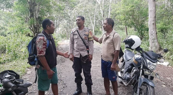 Patroli dan Sambang Bhabinkamtibmas Reok Barat, Sampaikan Himbauan Kamtibmas