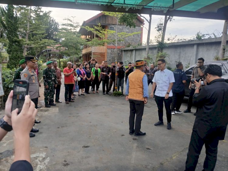 Polres Manggarai Gelar Pengamanan Kunjungan Kerja Menteri Kesehatan RI di Kabupaten Manggarai