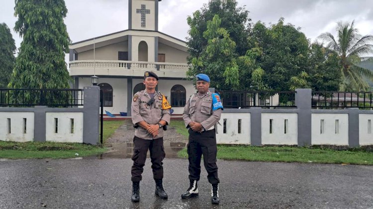 Personil Polsek Reo Laksanakan Pengamanan Ibadah Misa Minggu Pagi di Gereja Protestan GMIT EFATA REO