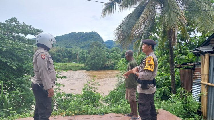 Antisipasi Potensi Bencana, Polsek Reo Laksanakan Patroli Dialogis di Seputaran Kota Kecamatan Reok