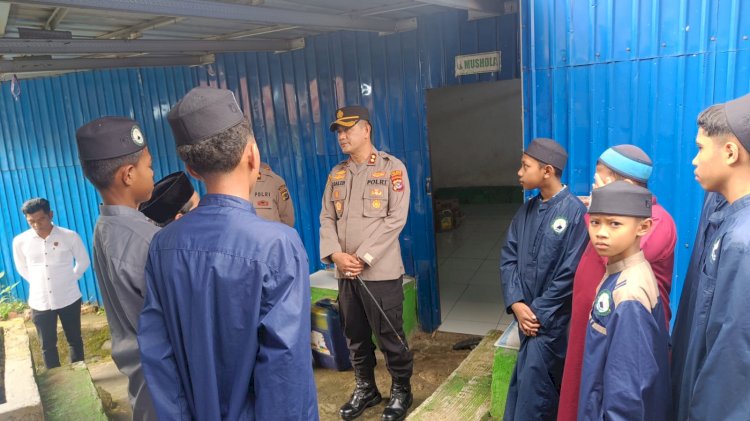 Kapolres Manggarai Pimpin Langsung Bakti Sosial dalam Rangka Peringatan Isra Mikraj Nabi Muhammad SAW