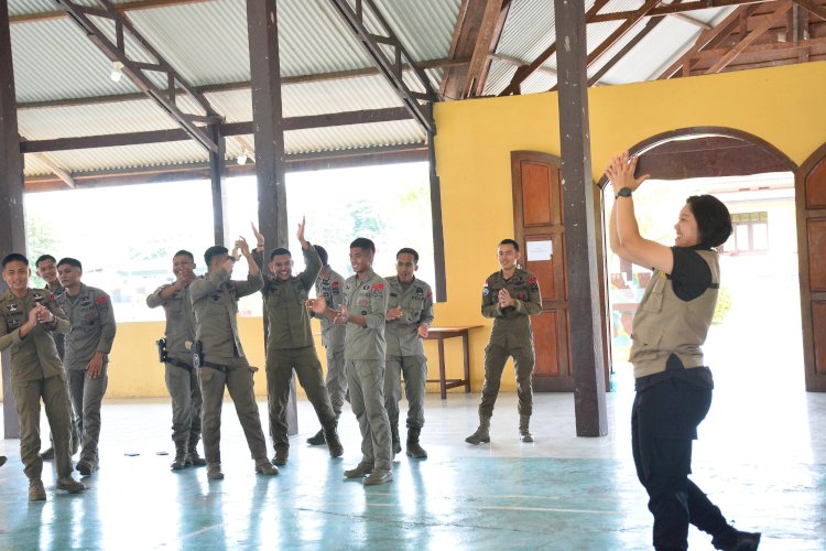 Satgas Bantuan Ops Damai Cartenz-2025 Berikan Dukungan Psikologis bagi Personel di Timika