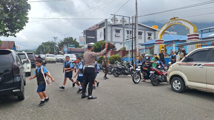 Sat Lantas Polres Manggarai Laksanakan Patroli KRYD dan Himbauan Kamseltibcar Lantas di Kota Ruteng