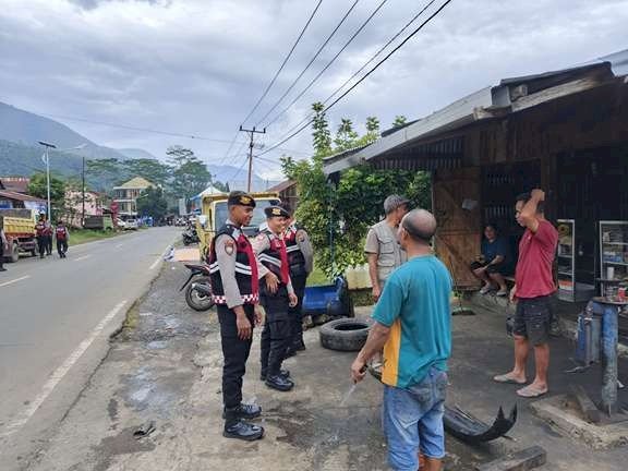 Patroli Dialogis dan Penertiban Lalu Lintas oleh Anggota Samapta Polres Manggarai