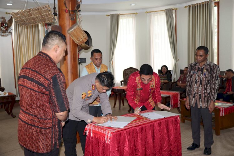 Polres Manggarai Terima  Hibah Tanah dan Bangunan dari Pemda Kabupaten Manggarai