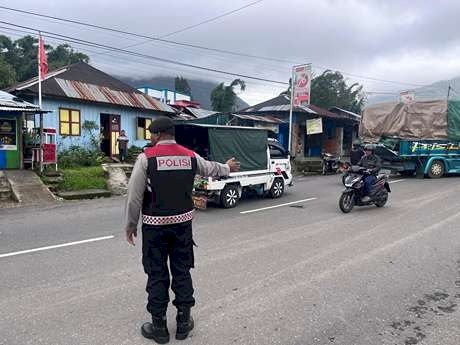 Anggota Samapta Polres Manggarai Gelar Patroli Dialogis, Sambang, dan Himbauan Kamtibmas