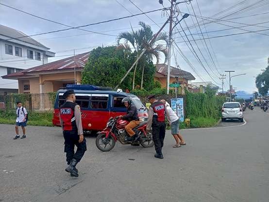 Sat. Samapta Polres Manggarai Gelar Patroli Dialogis dan Penertiban Lalu Lintas