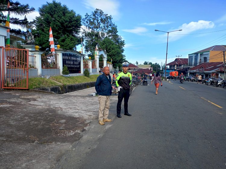 Polres Manggarai Gelar Pengamanan Ibadah Mingguan Umat Kristiani di Kota Ruteng