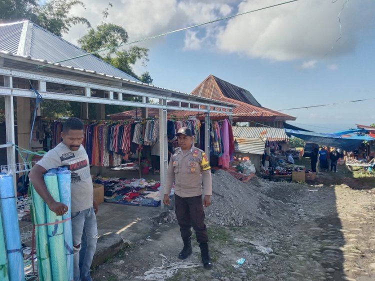 Bhabinkamtibmas Laksanakan Sambang dan DDS di Pasar Dintor, Sampaikan Himbauan Kamtibmas