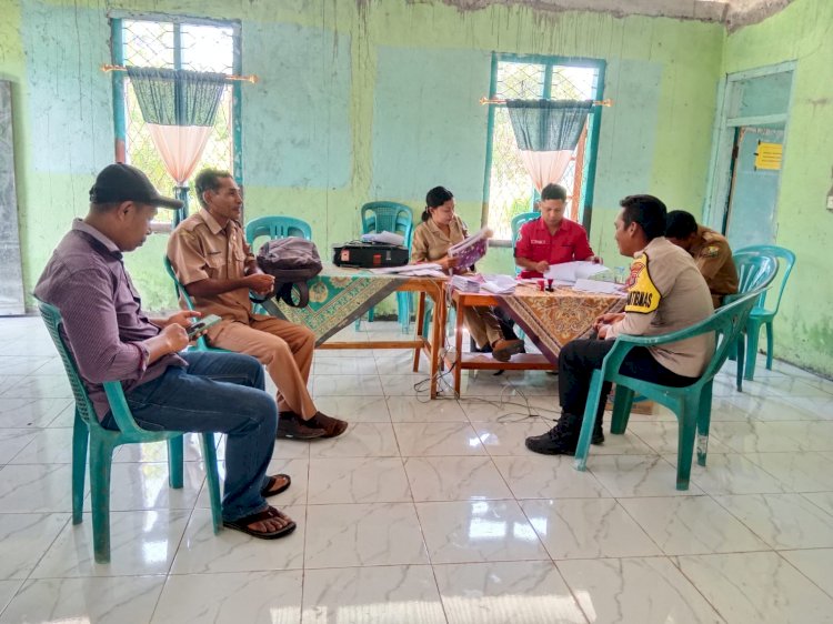 Bhabinkamtibmas Kecamatan Reok Laksanakan Giat Sambang dan Koordinasi Rutin di Desa Bajak