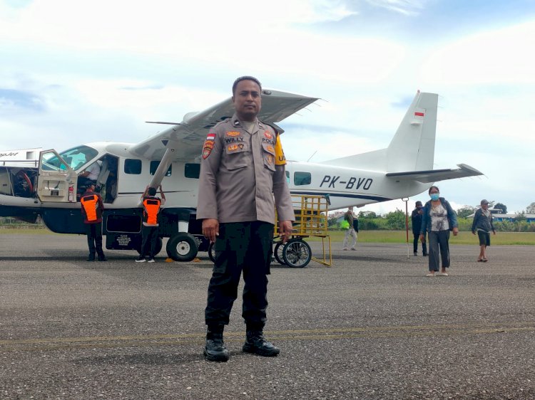 KP3 Udara Frans Sales Lega Ruteng Laksanakan Pengamanan Penerbangan SUSI AIR