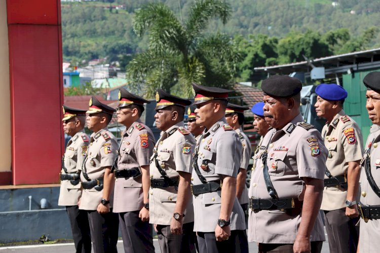 Kapolres Manggarai Pimpin Upacara Sertijab Sejumlah Pejabat Utama