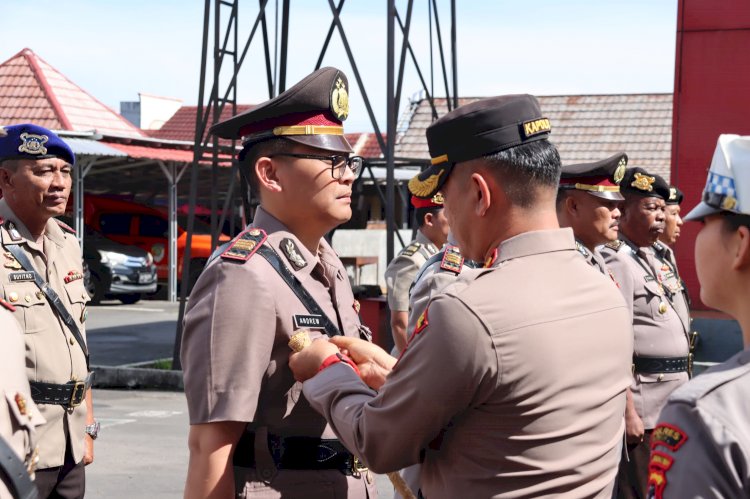 Kapolres Manggarai Pimpin Upacara Sertijab Sejumlah Pejabat Utama