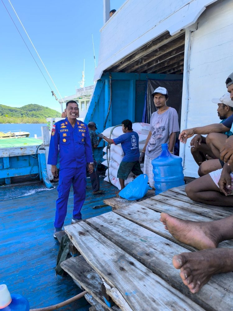 Sat Polairud Polres Manggarai Gelar Patroli dan Sambang di Pelabuhan Reo