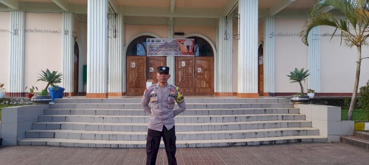 Polres Manggarai Laksanakan Pengamanan Ibadah Minggu di Gereja-Gereja Wilayah Kecamatan Langke Rembong