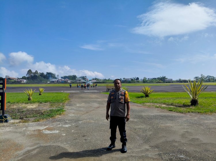 KP3 Udara Laksanakan Pengamanan di Bandar Udara Frans Sales Lega Ruteng