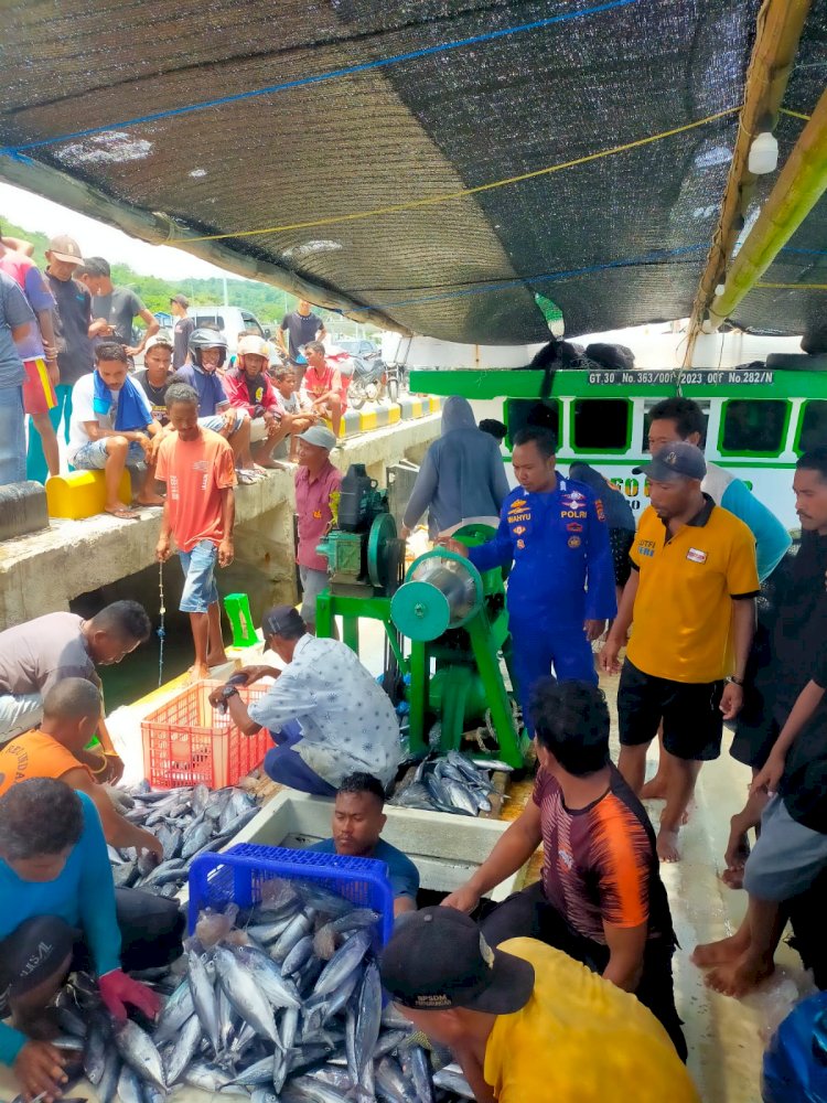 Sat Polairud Polres Manggarai Laksanakan Patroli dan Sambang di Pelabuhan Reo Kedindi