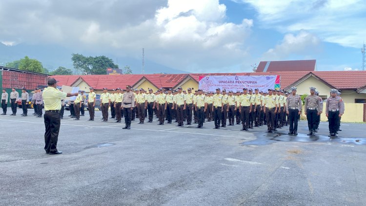 Kapolres Manggarai Pimpin Upacara Penutupan Pelatihan Gada Pratama Satpam Gelombang III Polda NTT Tahun 2025