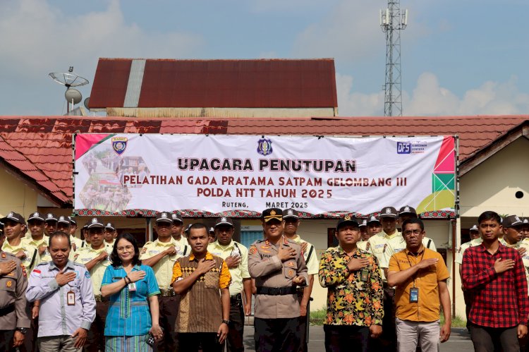 Kapolres Manggarai Pimpin Upacara Penutupan Pelatihan Gada Pratama Satpam Gelombang III Polda NTT Tahun 2025