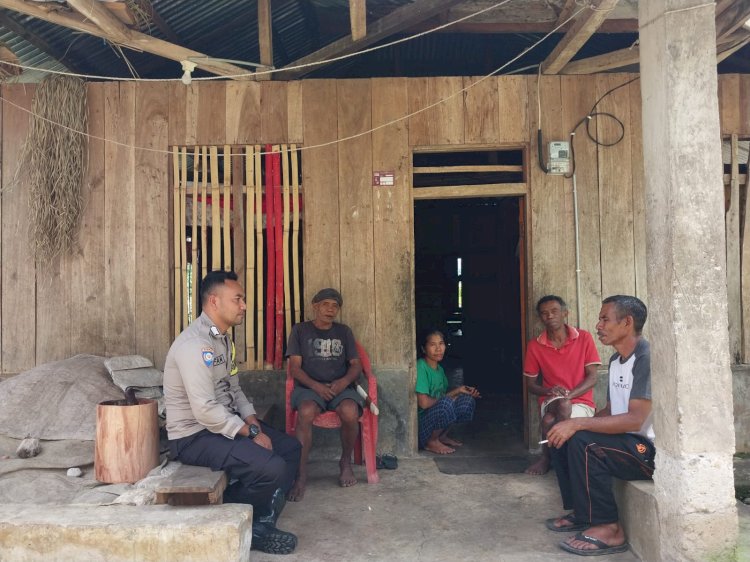 Bhabinkamtibmas Cibal Barat Berikan Himbauan Kamtibmas Saat Patroli dan Sambang