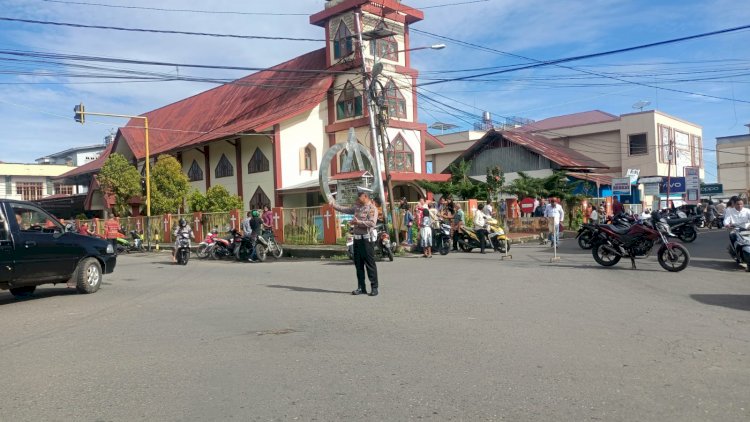 Polres Manggarai Gelar Pengamanan Ibadah Minggu di Gereja-Gereja di Ruteng