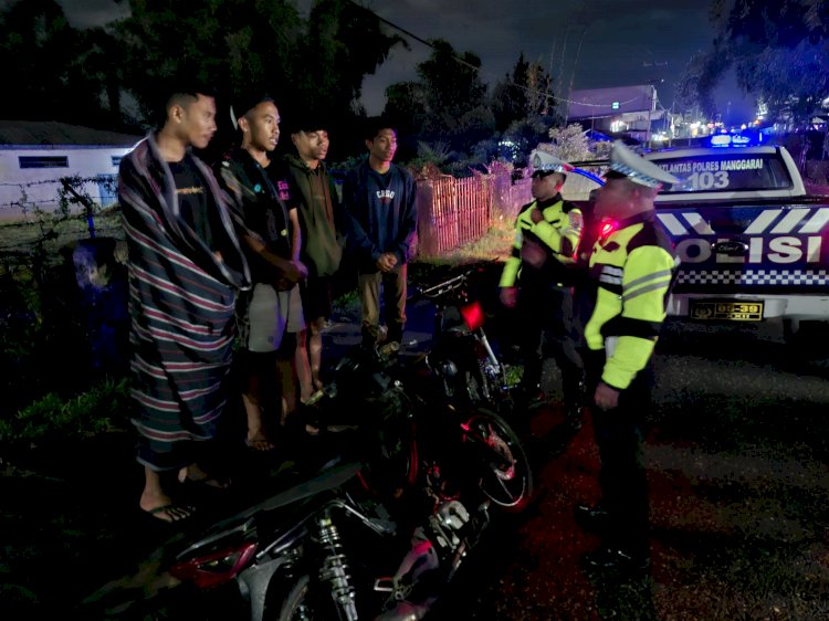 Patroli Malam Satlantas Polres Manggarai Tingkatkan Kamseltibcar Lantas Selama Bulan Ramadhan