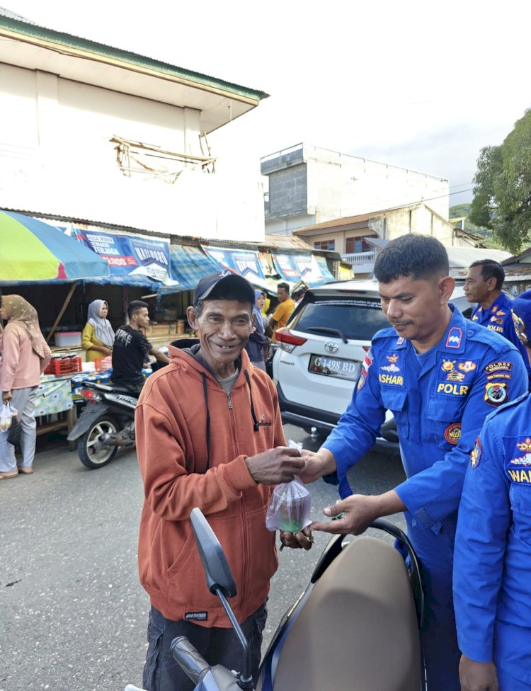 Sat Polairud Polres Manggarai Berbagi Takjil, Wujud Kebersamaan di Bulan Suci Ramadhan