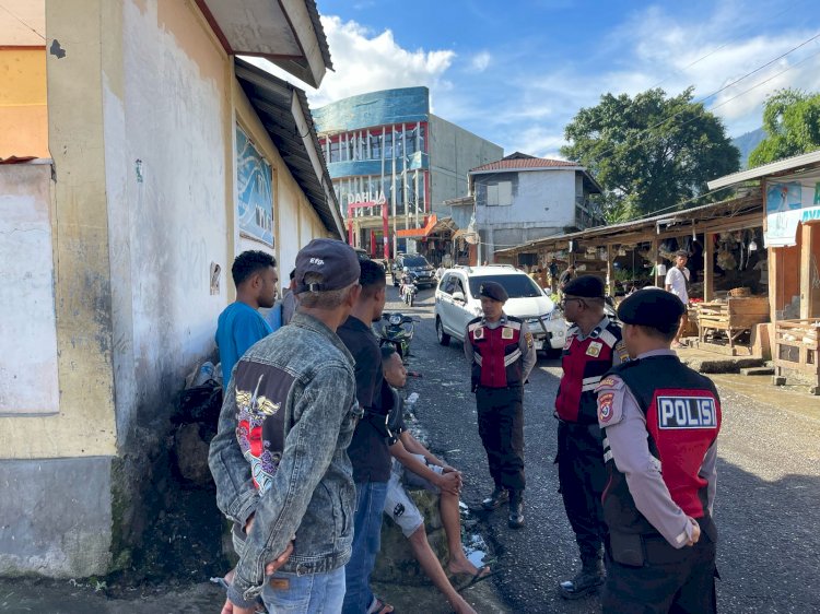 Sat Samapta Polres Manggarai Laksanakan Patroli Dialogis Dan Pengaturan Lalin Di Kota Ruteng