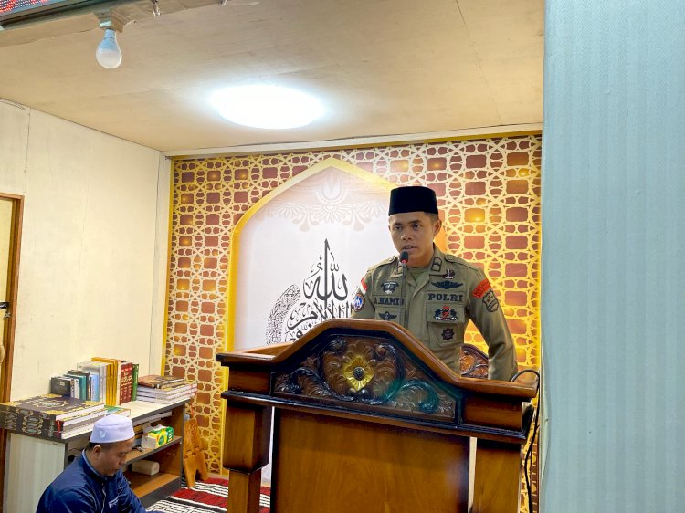 Satgas Damai Cartenz-2025 Pererat Kedekatan dengan Warga Oksibil Melalui Ceramah Tarawih