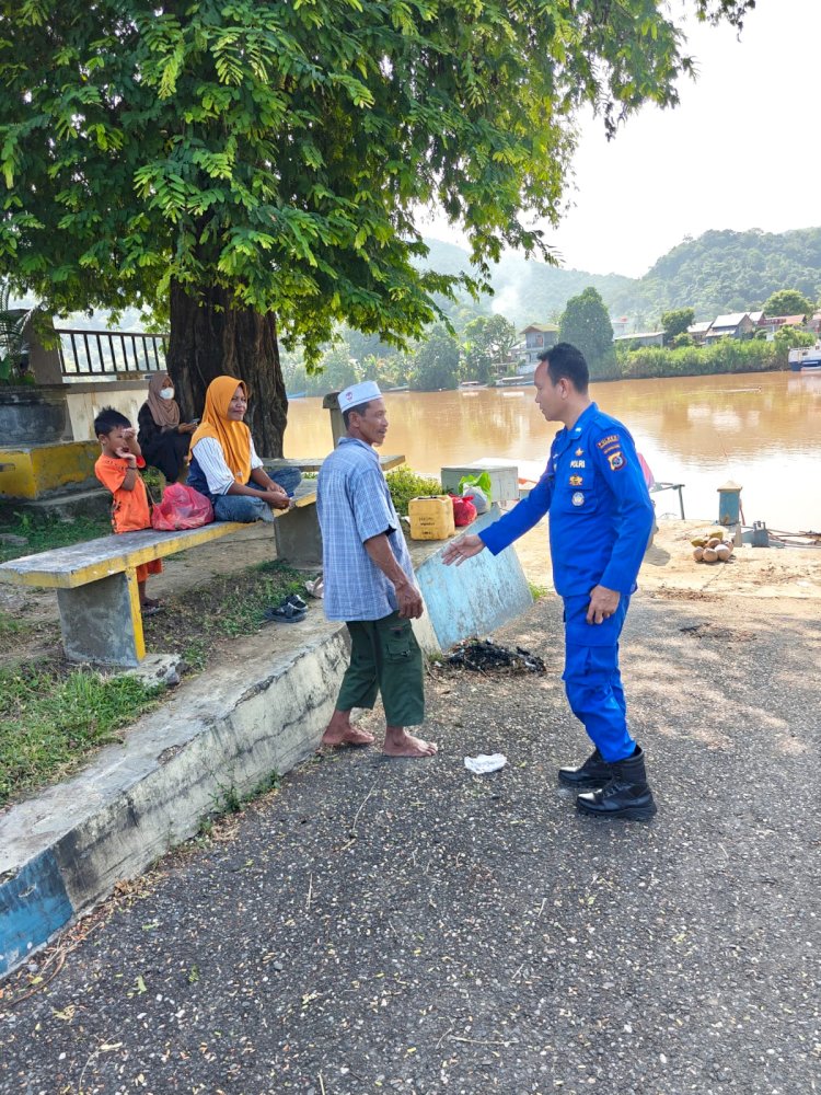 Sat Polairud Polres Manggarai Gelar Patroli dan Sambang di Pesisir Sungai Wae Pesi