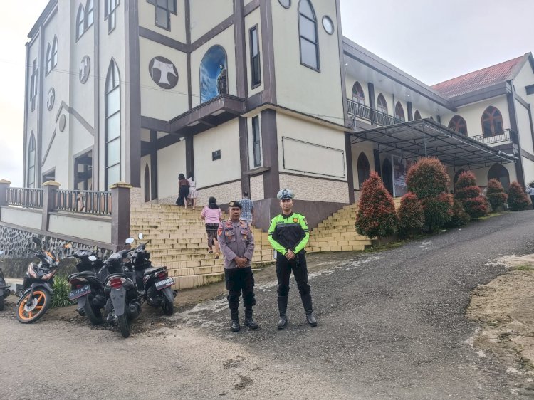 Polres Manggarai Gelar Pengamanan Ibadah Minggu di Gereja-Gereja di Ruteng