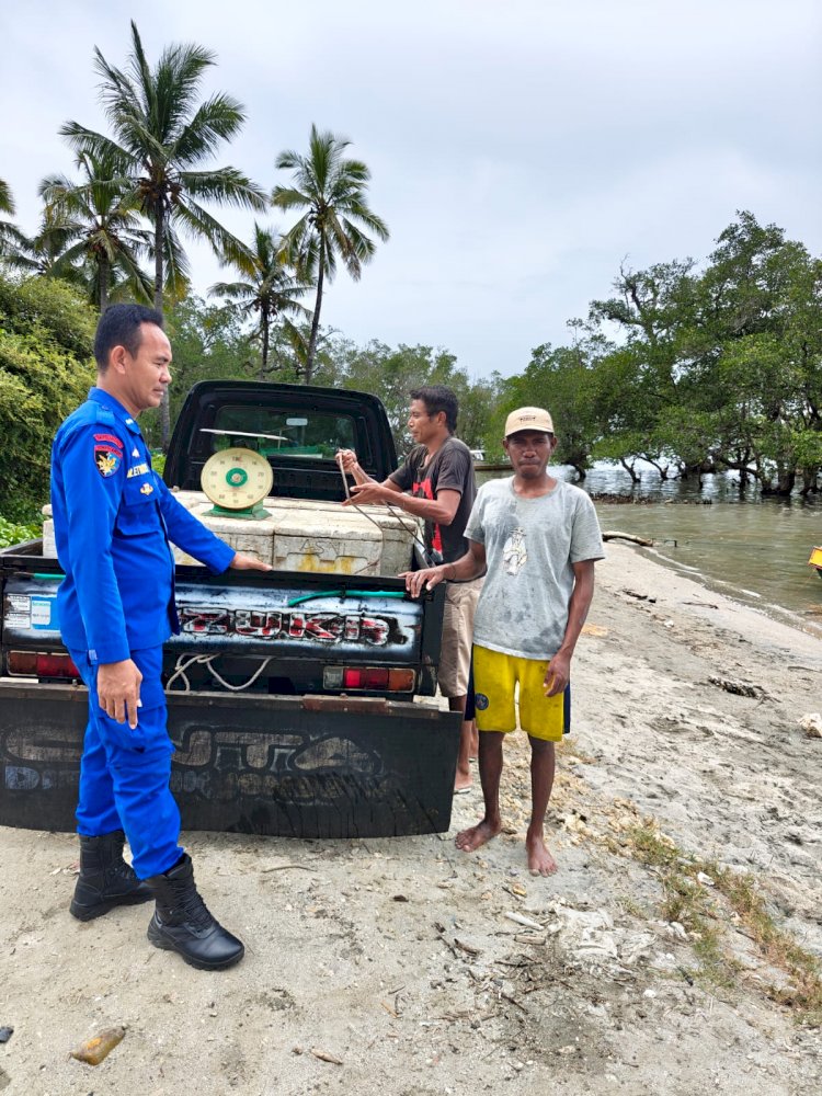 SATPOLAIRUD POLRES MANGGARAI LAKUKAN GIAT SAMBANG DAN PATROLI DI WILAYAH PESISIR REOK