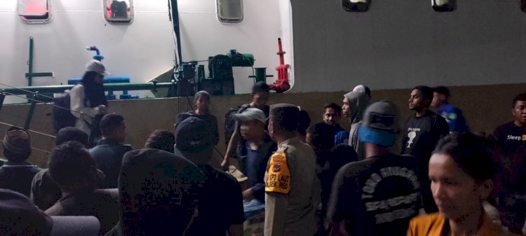 KP3 Laut Reo Laksanakan Pengamanan Kapal Penumpang KM. Sabuk Nusantara 49