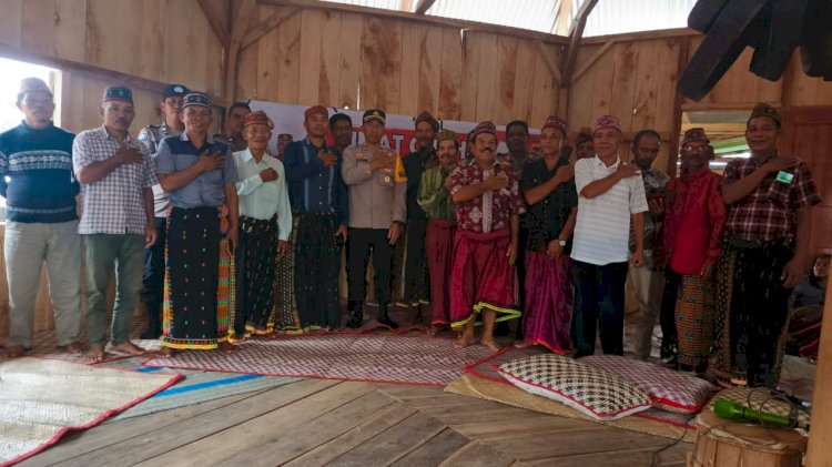 Wakapolres Manggarai Pimpin Kegiatan Jumat Curhat di Rumah Gendang Pang La'o, Desa Bangka La'o