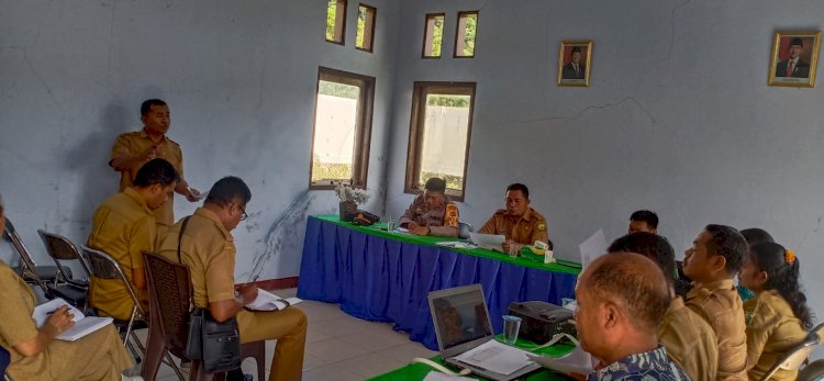 Polsek Reo Gelar Jumat Curhat Bersama Camat dan Tenaga Kesehatan Puskesmas Reo