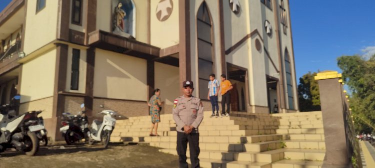 Polres Manggarai Terjunkan Personel untuk Amankan Ibadah Minggu di Sejumlah Gereja di Ruteng
