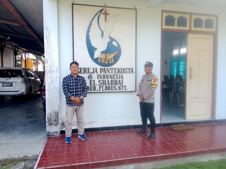 Kapolsek Reo Cek Langsung Pengamanan Ibadah Misa Minggu di Kecamatan Reok