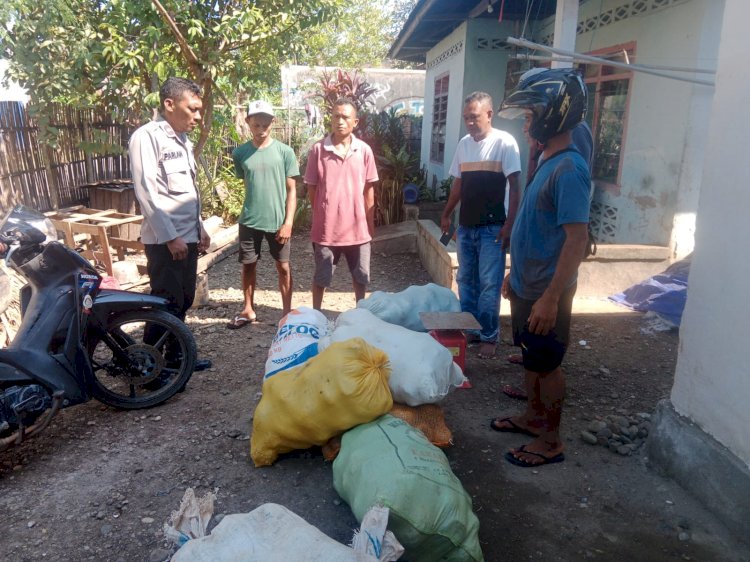 Aipda Ruslin Laksanakan Patroli dan Sambang, Sampaikan Himbauan Kamtibmas di Dusun Naru, Reok