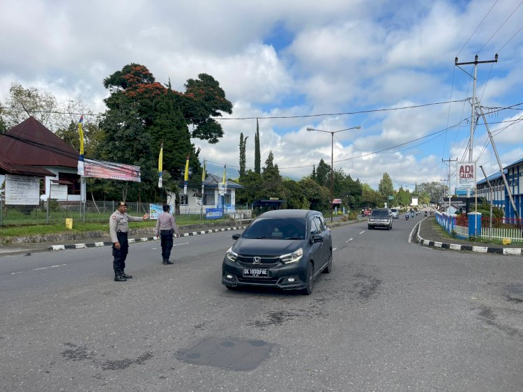 Sat Samapta Polres Manggarai Gelar Patroli Dialogis di Kota Ruteng dalam Rangka Operasi Pekat Turangga 2025