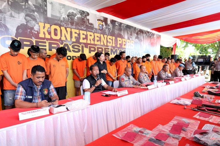 POLDA RIAU KONFERENSI PERS PENGUNGKAPAN KASUS PREMANISME/KEJAHATAN JALANAN HASIL OPERASI PEKAT LANCANG KUNING 2025