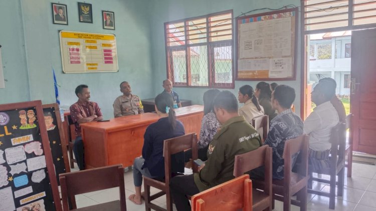 Polsek Cibal Gelar Kegiatan Jumat Curhat di SMPN 10 Cibal, Bahas Kedisiplinan dan Kenakalan Remaja