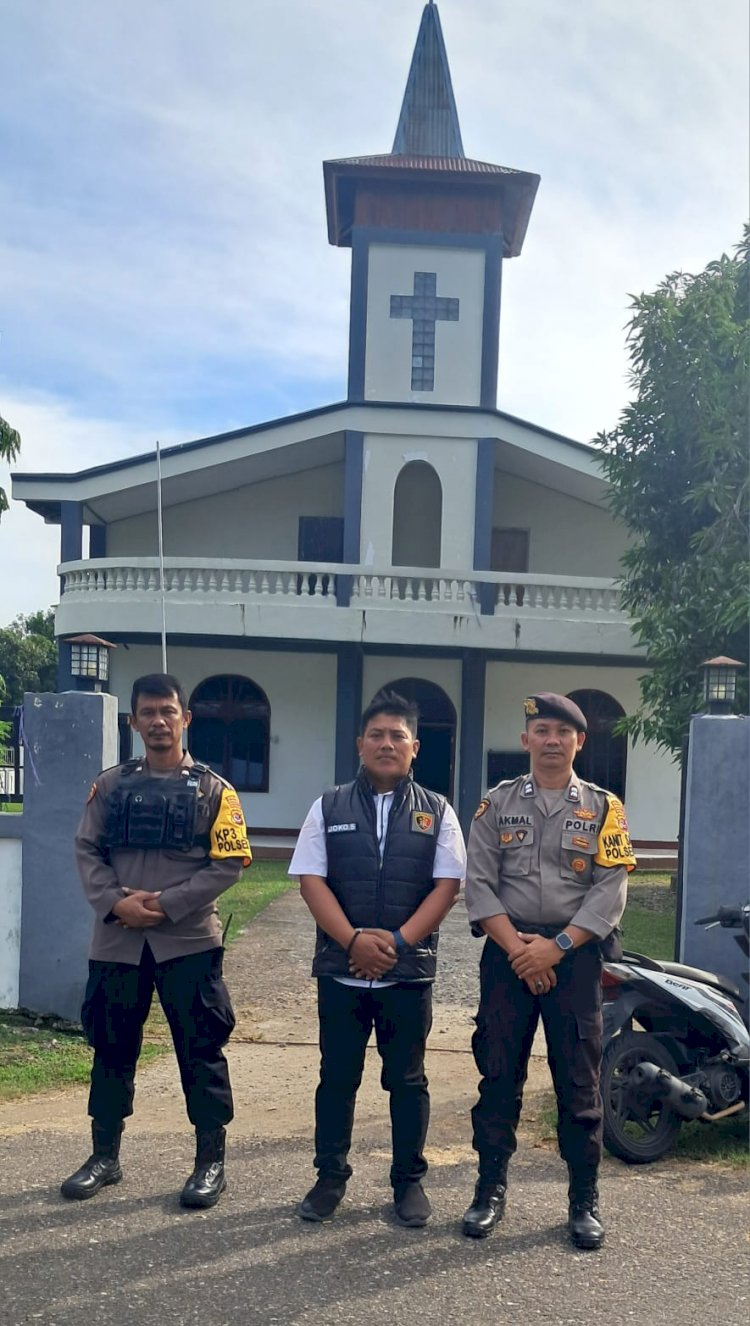 Kapolsek Reo Pimpin Pengamanan Ibadah Misa di Gereja GMIT Efata Reo