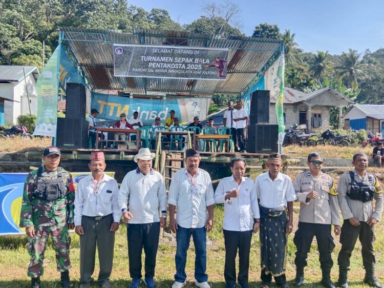 Bhabinkamtibmas Bripka Semris Bell Laksanakan Pengamanan Kegiatan Turnamen Pentekosta Cup 2025 di Reok Barat