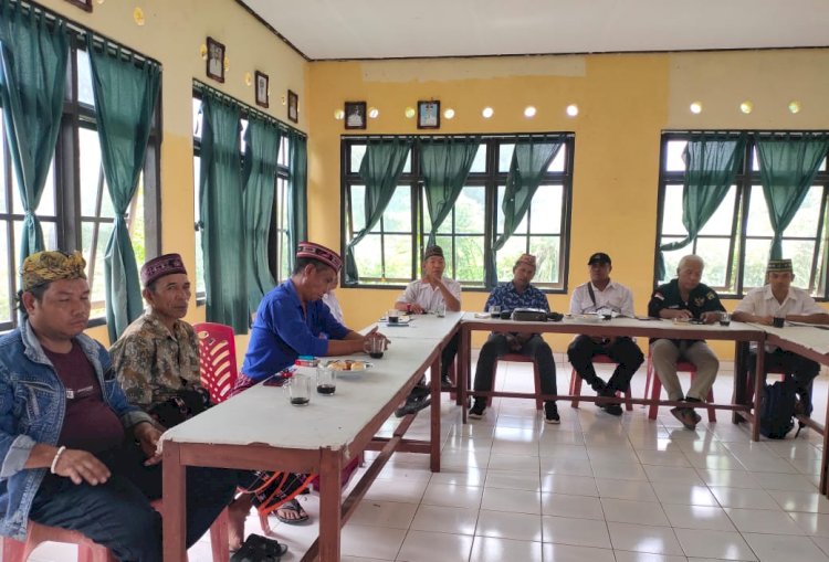 Jumat Curhat Polsek Satar Mese: Mediasi Konflik Tanah Berlangsung Kondusif di Kantor Camat Satarmese